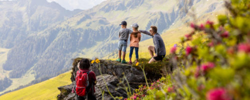 Wanderausflug mit der Familie am Panoramaweg Alpbach am Wiedersbergerhorn © TVB Alpbachtal