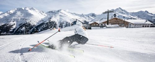 Foto: Mit Schwung zurück – die neue Skisaison in St. Anton am Arlberg/Österreich.