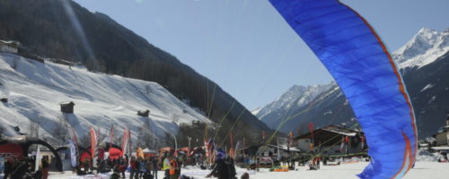 Beim Stubaicup der Paraglider in Neustift trifft sich die internationale Fliegerszene zum Start in ein neues Flugjahr. © TVB Stubai Tirol