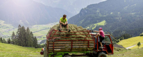 Heimatleuchten zeigt mit dem Zillertal einen Ort atemberaubender Landschaften, alter Handwerkskunst und Tradition, die auf Moderne trifft. © ServusTV / Terra Mater