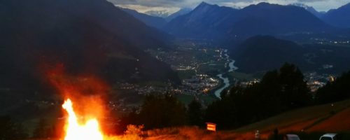 Herz-Jesu Feuer mit Blick aufs Inntal und das Mieminger Plateau © FF Mösern