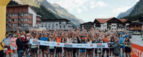 Kurz vor dem Start des Marathons in Mandarfen herrschte ausgelassene Stimmung. © Jasmin Walter