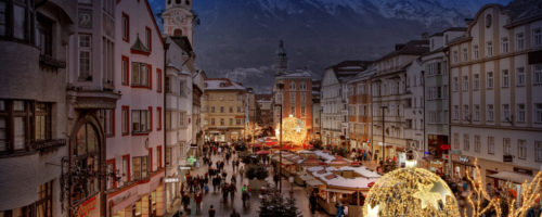 Authentisch, traditionell und regional sind sowohl die Köstlichkeiten als auch das Rahmenprogramm auf den Christkindlmärkten, die sich unter der Marke „Advent in Tirol“ zusammengeschlossen haben. © Daniel Zangerl