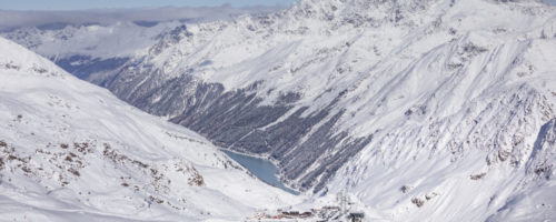 Traumhafter Blick vom Gletscher ins Kaunertal und den Gepatschstausee © Severin Wegener