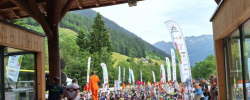 Über 100 Teilnehmer gingen beim spektakulären Wettkampf an den Start. © TVB-Tiroler-Oberland-Kaunertal-Dietmar-Walser-Handbike-Battle-2023