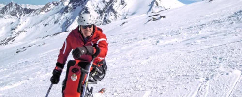 Skischulleiter und Monoskilehrer Sepp Margreiter in seinem Terrain. © Skischule Alpbach-Inneralpbach