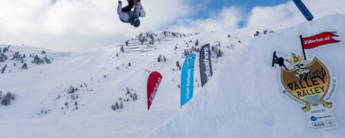 Am 9. und 10. März 2024 findet der 3. Zillertal VÄLLEY RÄLLEY Tourstopp im PenkenPark Mountopolis – Mayrhofen-Hippach im Zillertal statt. © Matt McHattie