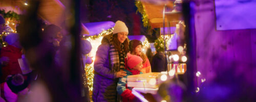 Reutte on Ice bringt im kommenden Winter auch Abseits der Skateways wieder ein buntes Rahmenprogramm ins Zentrum von Reutte. © Robert Eder, Naturparkregion Reutte