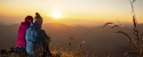 Noch bis Ende August erleben Gäste des Alpbachtals die ersten Sonnenstrahlen bei einer beeindruckenden Sonnenaufgangsfahrt. © TVB Alpbachtal/shootandstyle.com