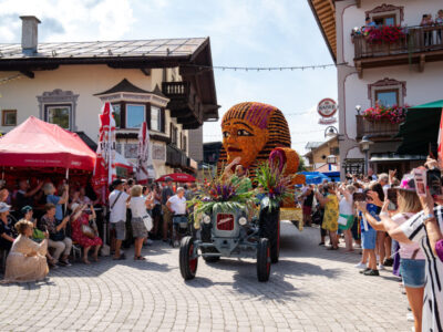 Farbenprächtiges Blumenspektakel in Kirchberg: 32 Jahre Blumencorso