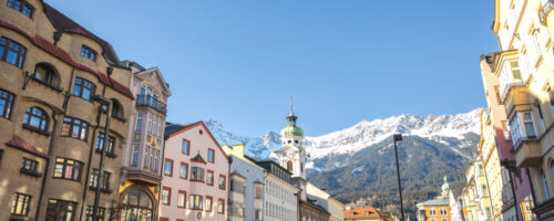 Alles zwischen Stadt und Berg: In der alpin-urbanen Region Innsbruck kann man diesen Winter eine „Safari“ der etwas anderen Art erleben. © Innsbruck Tourismus/Eye5 – Jonas Schwarzwälder