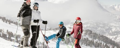 Der Erlebnisraum Tiroler Oberland garantiert Winterspaß für die ganze Familie, mit sicheren Skigebieten für Kinder und vielfältigen Pisten für Skifahrer jeden Könnens. © TVB Tiroler Oberland/Rudi Wyhlidal