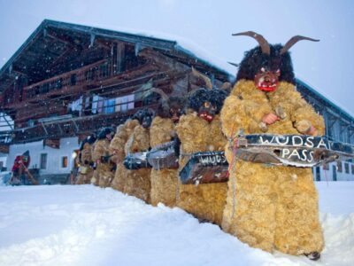 Schaurig schön: Wie die Perchtenläufe aus dem Tiroler Alpbachtal zur Paris Fashion Week kamen