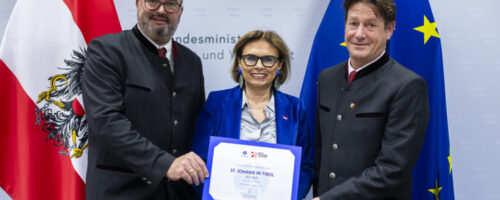 Obmann Josef Grander, Tourismus-Staatssekretärin Susanne Kraus-Winkler & der St. Johanner Bürgermeister Stefan Seiwald; Fotonachweis: BKA Christopher Dunker © BKA/CHRISTOPHER DUNKER