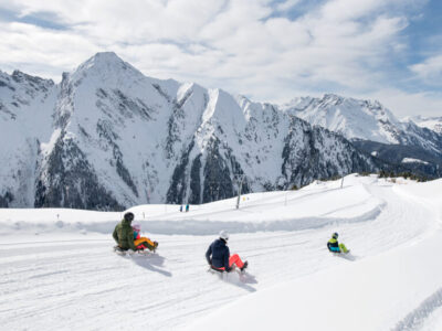 KEIN ENTWEDER-ODER: MOUNTOPOLIS ABSEITS DER PISTE ENTDECKEN!