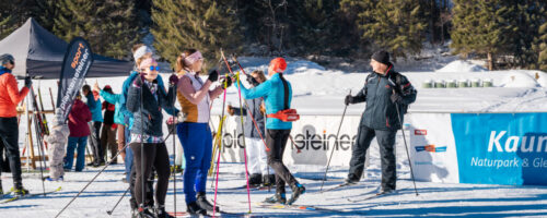 Zahlreiche Teilnehmer konnten bei herrlichem Winterwetter das neueste Langlaufmaterial testen. ©TVB Tiroler-Oberland-Kaunertal-Annalena Walch