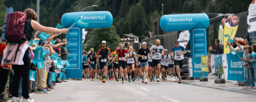 Läufer:innen erobern spektakuläre Höhenwege im Dreiländereck Österreich–Italien–Schweiz. © Michael Leiter