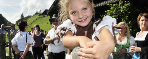 Tradition neu erleben: Am 29. Juni feiert das Kramsacher Freilichtmuseum seinen 50er mit einem bunten Programm für alle Generationen. © Gabriele Grießenböck