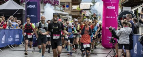 Startschuss für ein unvergessliches Abenteuer: Begeisterte Läufer beim KAT100 by UTMB®. © Jan Nyka